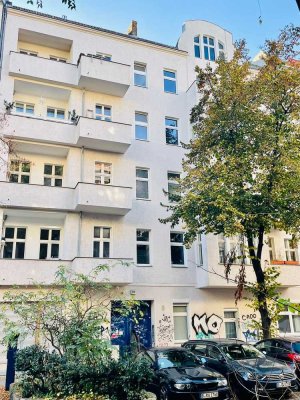 Charming Rented 2-Room Apartment with Balcony in Historic Altbau – Wedding