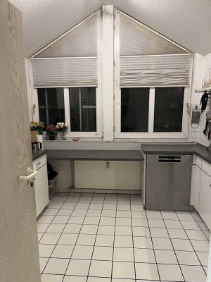 Helle 3-Zimmer Dachgeschosswohnung mit Balkon & TG in Bad Homburg