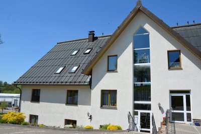 2- Zimmer-Dachgeschosswohnung in Lippersdorf m, FB-Heizung 461 €