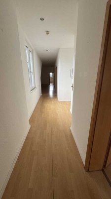 Zentral gelegene 5-Zimmer-Wohnung , WG-geeignet