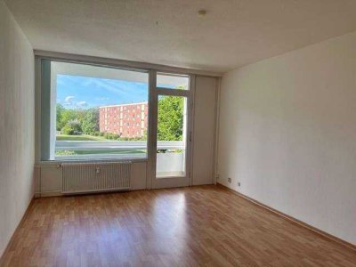 !! Einzugsbereit !! Frisch renovierte 2 Zimmer Wohnung mit Balkon