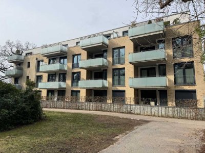 Moderne 2-Zimmer-Wohnung am GOJENPARK: energieeffizient, mit Balkon, Fahrstuhl und Tiefgarage.