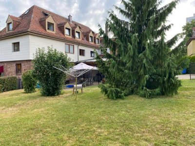 Synergie auf dem Buckenberg: Ihr neuer Lebensmittelpunkt für Business und Familie