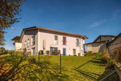 Hohenpolding: Einfamilienhaus mit Einliegerwohnung der Luxusklasse in ruhiger Lage!