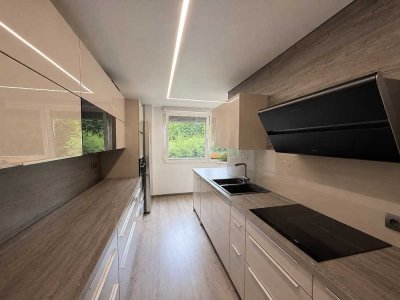 Sofort bezugsfreie 3-Zimmer-Wohnung mit Terrasse, Garten und zwei Stellplätzen in begehrter Lage