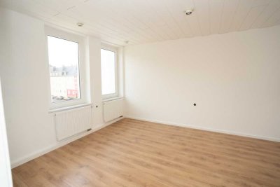 Wunderschöne frisch Renovierte 3-Zimmer Wohnung in der Hofer Innenstadt! Toller Schnitt!