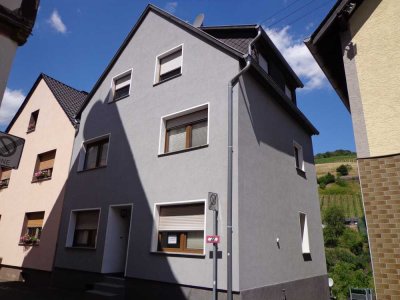 Liebevolles 5-Raum-Reihenendhaus mit EBK in Oberheimbach