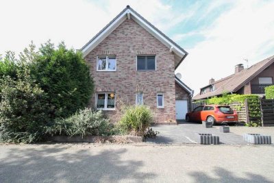 Einfamilienhaus samt Garten mit viel Potenzial, Garage und 2 Freistellplätzen