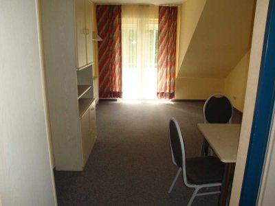Ruhige Zentrumsnähe, 1-Zi.-Wohnung mit Balkon, Wfl. ca. 21 m²