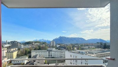 Frisch sanierte, zentrale und helle zwei Zimmer Wohnung mit Blick über GANZ Salzburg