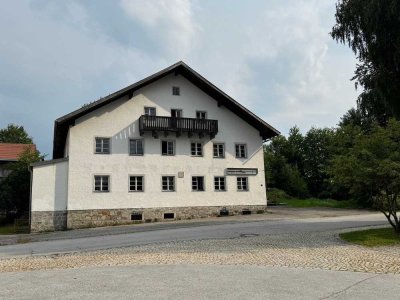 Attraktives Entwicklungsgrundstück mit zwei Häusern im Bayerischen Wald