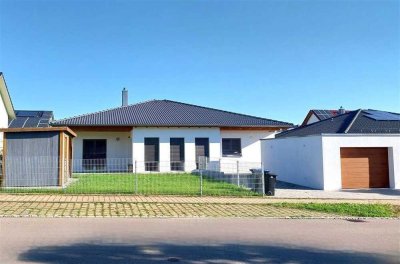 Moderner neuwertiger Bungalow