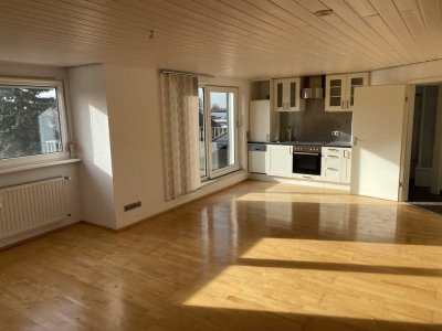 Single-Komfortwohnung in Top-Lage, DG-Wohnung mit Loggia im 3-Familienhaus in Bedingrade