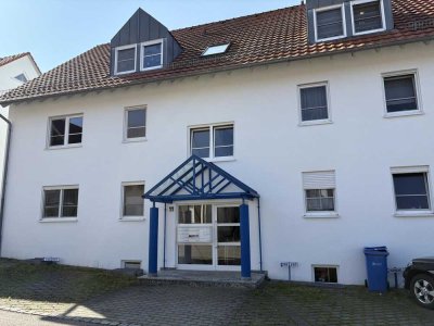 Exklusive Dachgeschosswohnung in Laupheim mit Tiefgaragen-Platz