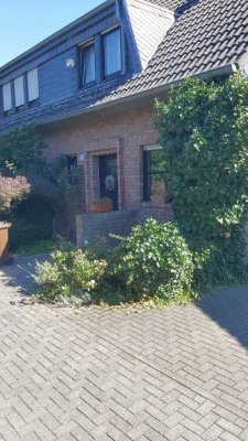 Ansprechende 7-Zimmer-Doppelhaushälfte zum Kauf in Krefeld Stratum ( 142 m² + 35 m² Souterrain)