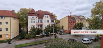 IMMOBERLIN.DE - Wohlfühllage in Wassernähe! Helle Wohnung mit Tiefgaragenstellplatz
