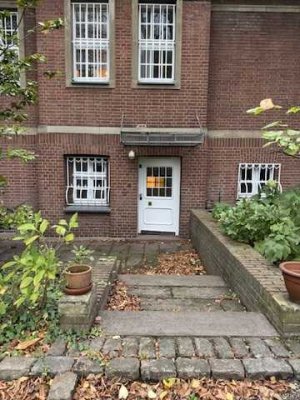 Charmante 2-Zimmer-Wohnung mit eigenem Eingang und Sonnenterrasse in denkmalgeschütztem Haus