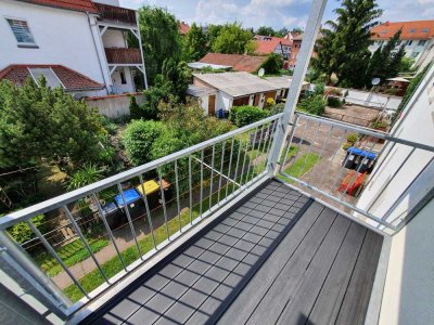 Hochwertig sanierte und gut geschnittene 3-Zimmerwohnung mit Balkon in Hochheim!