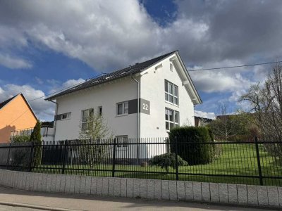 Helle 4-Zimmer-Wohnung mit Balkon, EBK und Garage in Balingen-Roßwangen