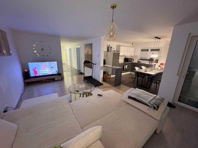 Helle 3,5 Zimmer-Wohnung mit Terrasse