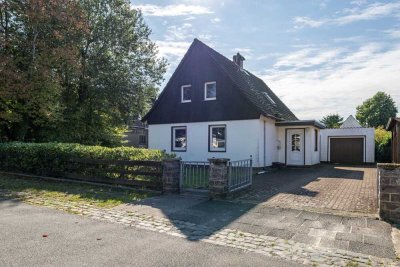 Bremerhaven-Surheide // Entkerntes Einfamilienhaus auf großem Grundstück