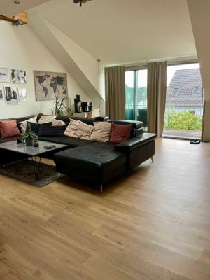 *SCHICKE PARTERRE - WOHNUNG MIT GROßEM BALKON IN FELDRANDLAGE*