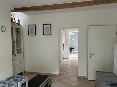 ruhige Mieter gesucht, gern in den 50gern, für kleines hübsches Einfamilienhaus in Alt Heddernheim