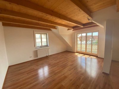 *HOCHWERTIGE 3-ZIMMER-WHG mit BALKON& Galerie*
