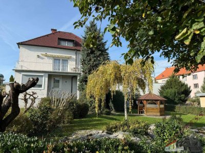 Sehr gut gelegenes Einfamilienhaus in Eisenstadt mit Gartenteich, Pavillon, Laube und Garage sowie Werkstatt - Grundstücksfläche fast 1.000 m²