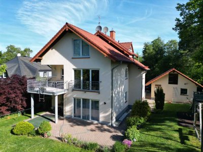 Freistehendes Einfamilienhaus mit Einliegerwohnung  in Top Lage in Taunusstein !