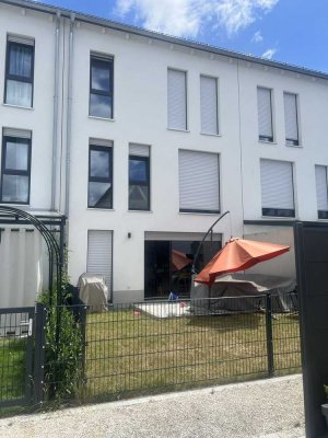 Modernes, voll möbliertes Reihenhaus auf Zeit — 5 Zimmer, Garten, Garage — ideal für Familien