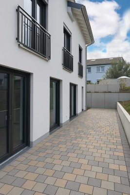 Erstbezug ! Tolle 2-Zimmerwohnung mit Terrasse und separatem Eingang.