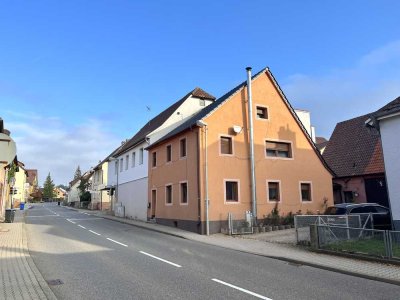 Renoviertes Haus mit Scheune oder Bauplatz in Huchenfeld