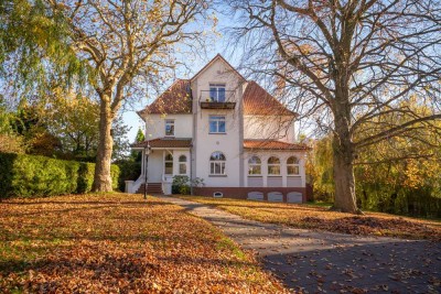 Herrschaftliche Villa in ruhiger Lage mit Parkgrundstück