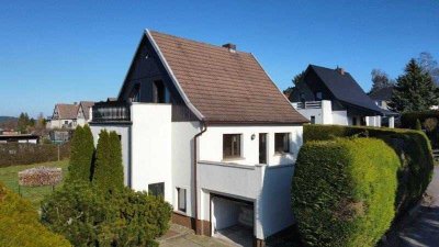 Einfamilienhaus mit integrierter Garage in naturnaher Lage