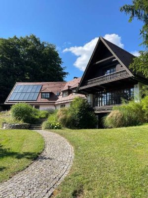 Villenanwesen in Alleinlage auf großem Parkgrundstück mit malerischem Alpenblick