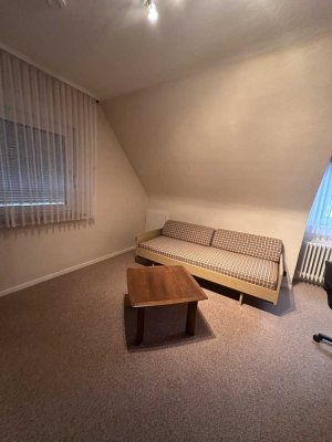 Stilvolle, gepflegte 1-Raum-DG-Wohnung mit Balkon und Einbauküche in Braunschweig