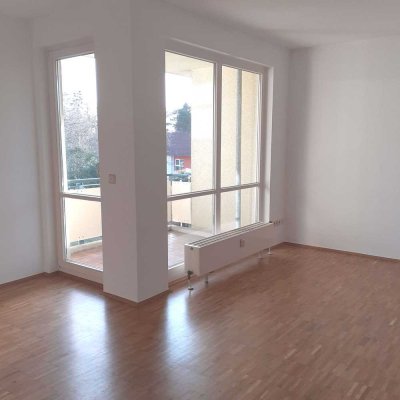 Attraktive 3-Zimmer-Wohnung im 1. OG mit Balkon + TG-Platz!