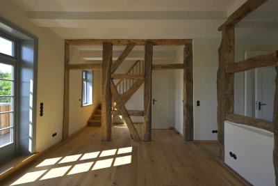 Stilvolle 2-Raum-Maisonette-Wohnung mit luxuriöser Innenausstattung mit Balkon in Lucklum