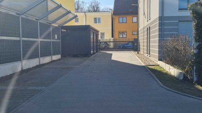 Sonnenterrasse ca. 35 m² - sonnig - grün - Stellplatz - Aufzug