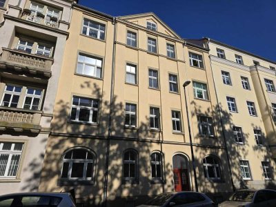 gemütlich, helle 2-Zimmerwohnung mit großen Balkon in zentraler, ruhiger Lage zu verkaufen.