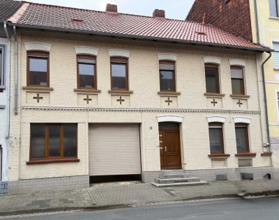 Vielseitiges Mehrfamilienhaus mit Hinterhaus und Entwicklungspotenzial