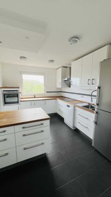 Helle 2,5-Zimmer DG Wohnung in Duisburg-Buchholz mit EBK