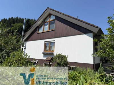 Im Grünen wohnen in Alpirsbach-Rötenbach - charmantes Einfamilienhaus mit Gartenidylle und Weitblick