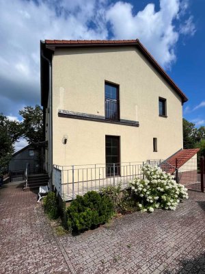 Große Wohnung über 2 Etagen mit Garten und Terrasse
