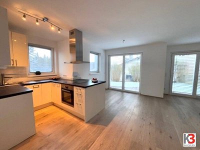 K3 -Top ausgestattete, schöne Doppelhaushälfte mit herrlicher Terrasse und Pool! Ein Carport- und zwei Freistellplätze inklusive!