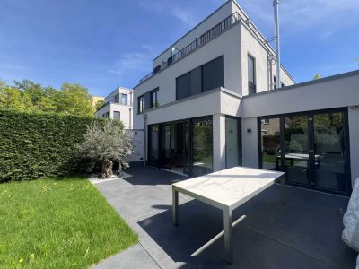 Schlosspark Niederschönhause  mit Top Ausstattung, Erdwärme, Klima große Terrasse , Stellplätze usw.