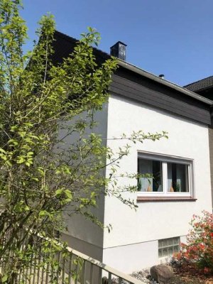 Gepflegtes Einfam.-Haus mit großem Garten und Garage... sofort zu beziehen!