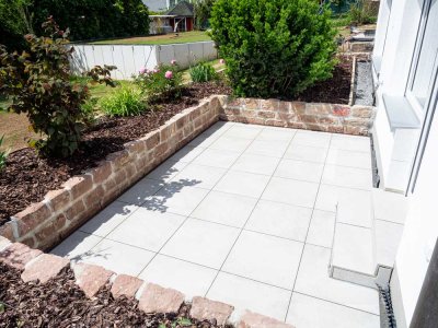Kernsanierte 2-Zi.-Wohnung mit neuer Einbauküche & Terrasse in ruhiger Lage in Mühlacker (Dürrmenz)
