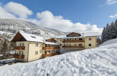 Alpine Maisonette mit Galerie und Sonnenbalkon